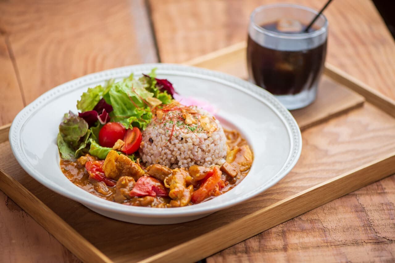 ココナッツとトマトの スパイスチキンカレー&ドリンクセット