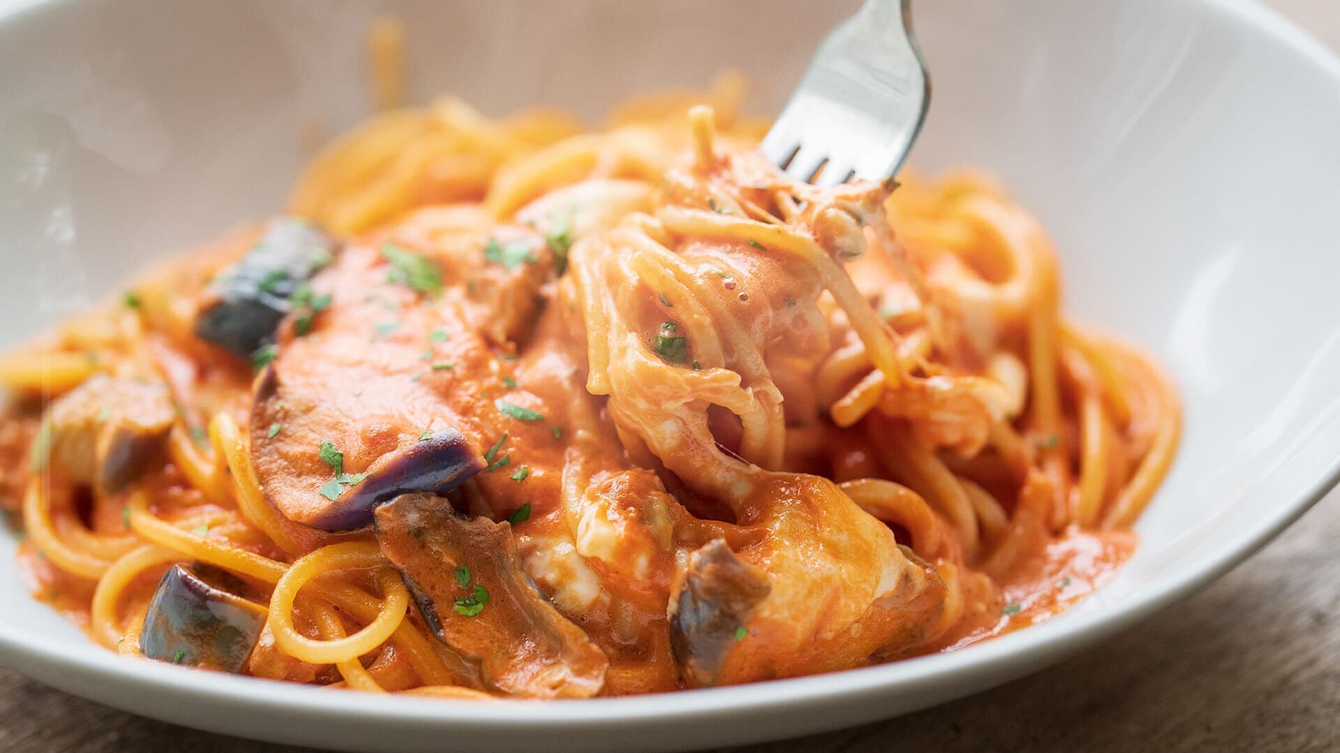 ナスとモッツァレラのトマトクリームソース